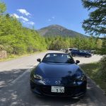 レンタカー車両ロードスターと蓼科山　ビーナスライン